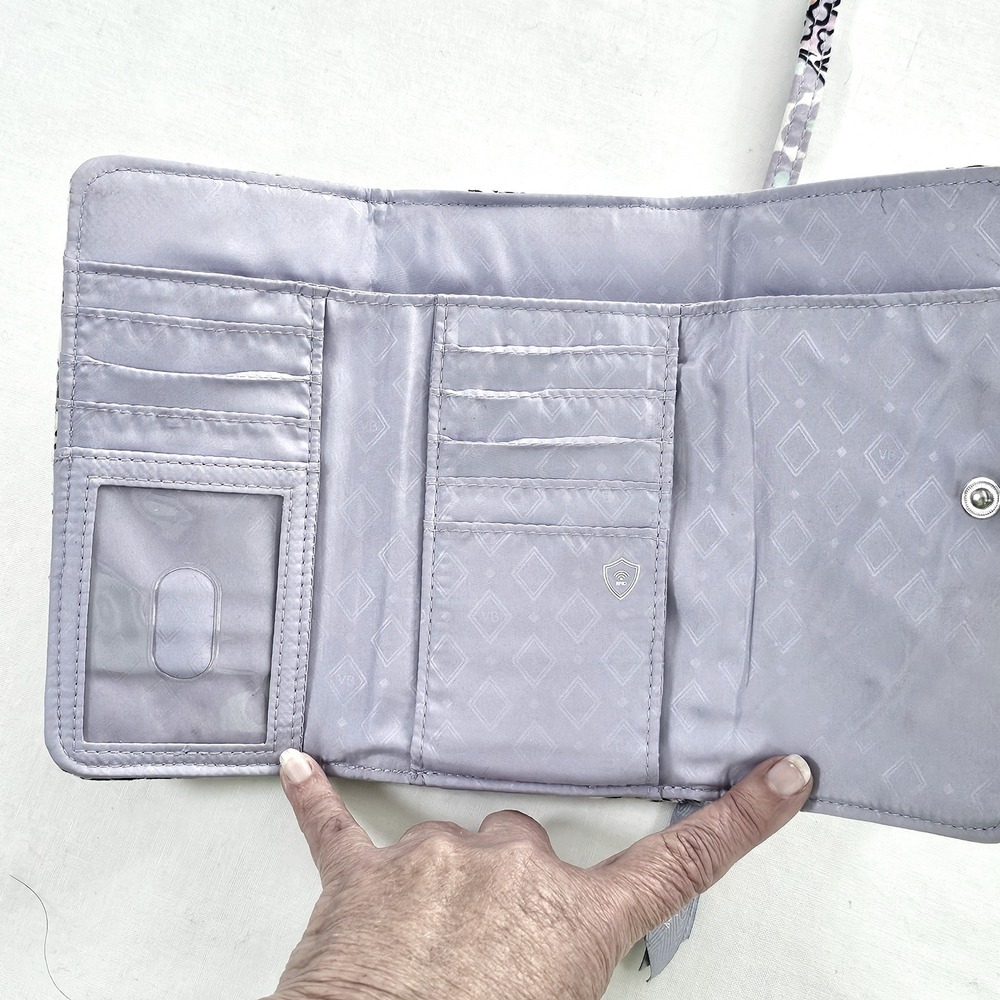 Vera Bradley RFID Riley Compact Wallet Quilted Floral Paisley Wristlet Lavender - Picture 5 of 9